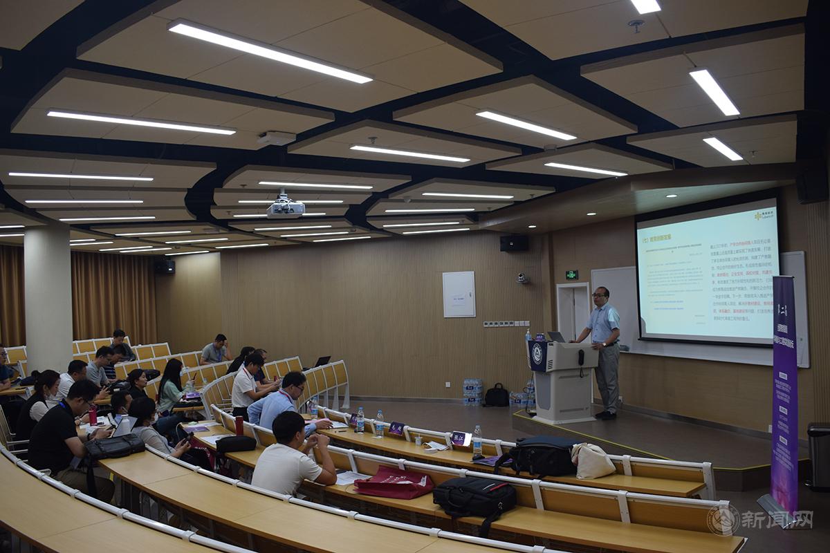 新闻10--学科建设与人才培养分论坛.jpg 新闻10--学科建设与人才培养分论坛.jpg