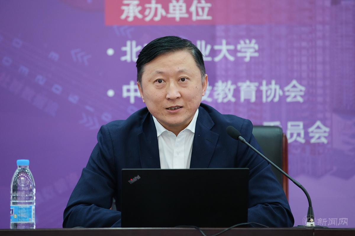 新闻07--中建科技集团有限公司总工程师郭海山.jpg 新闻07--中建科技集团有限公司总工程师郭海山.jpg