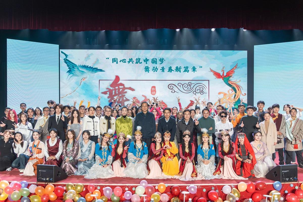 合影.jpg 合影.jpg