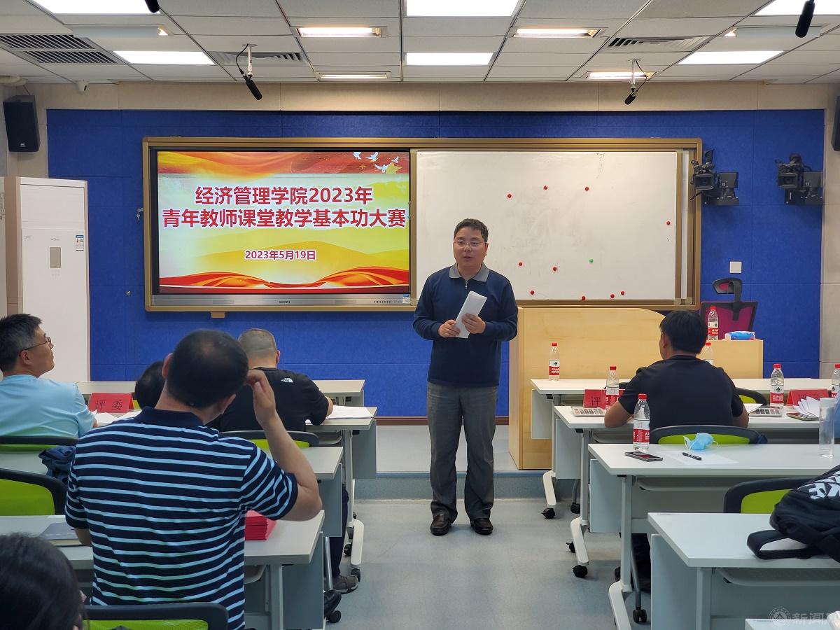 书记宣布获奖 - 副本.jpg 书记宣布获奖 - 副本.jpg