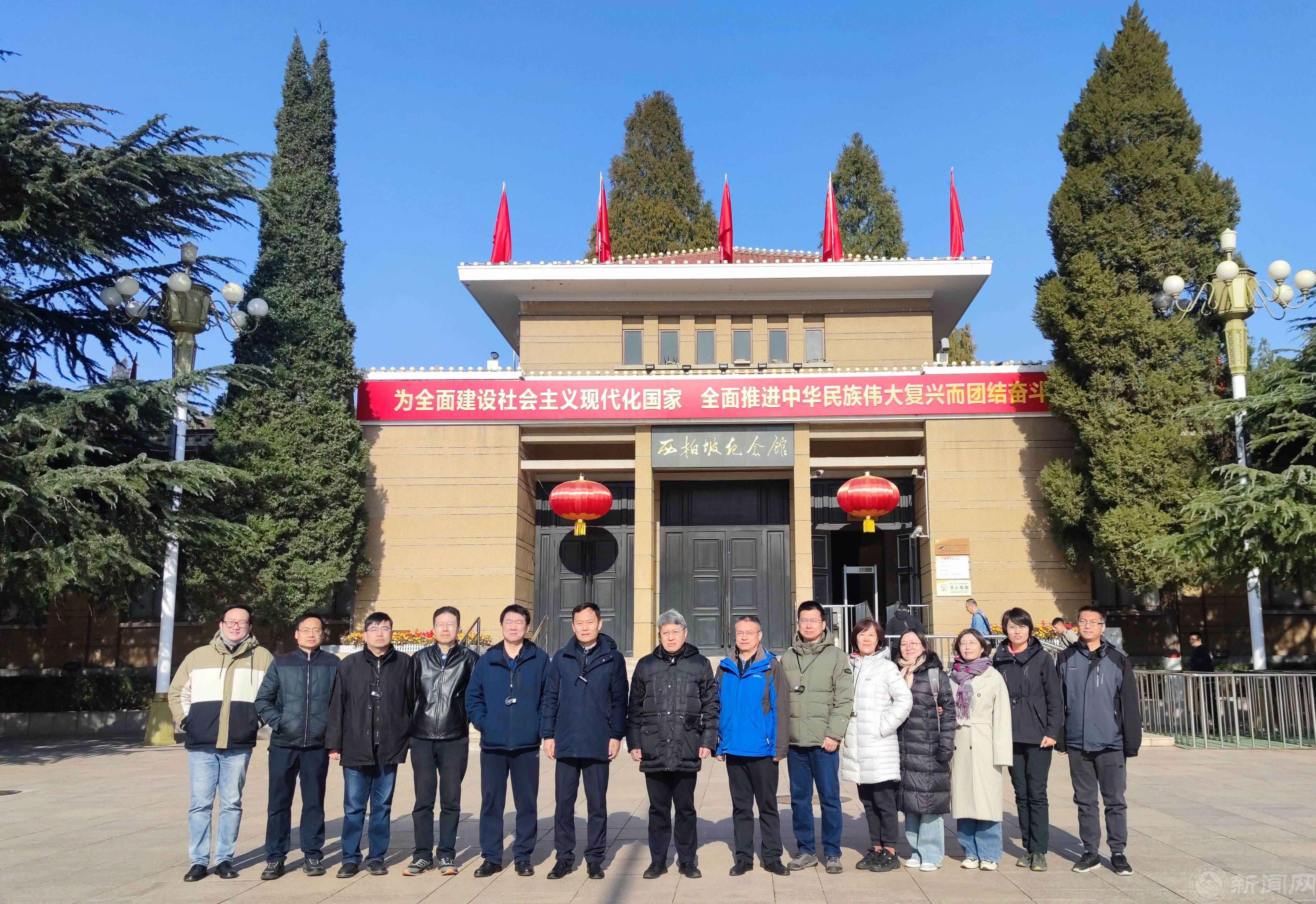 02西柏坡纪念馆合影.jpg