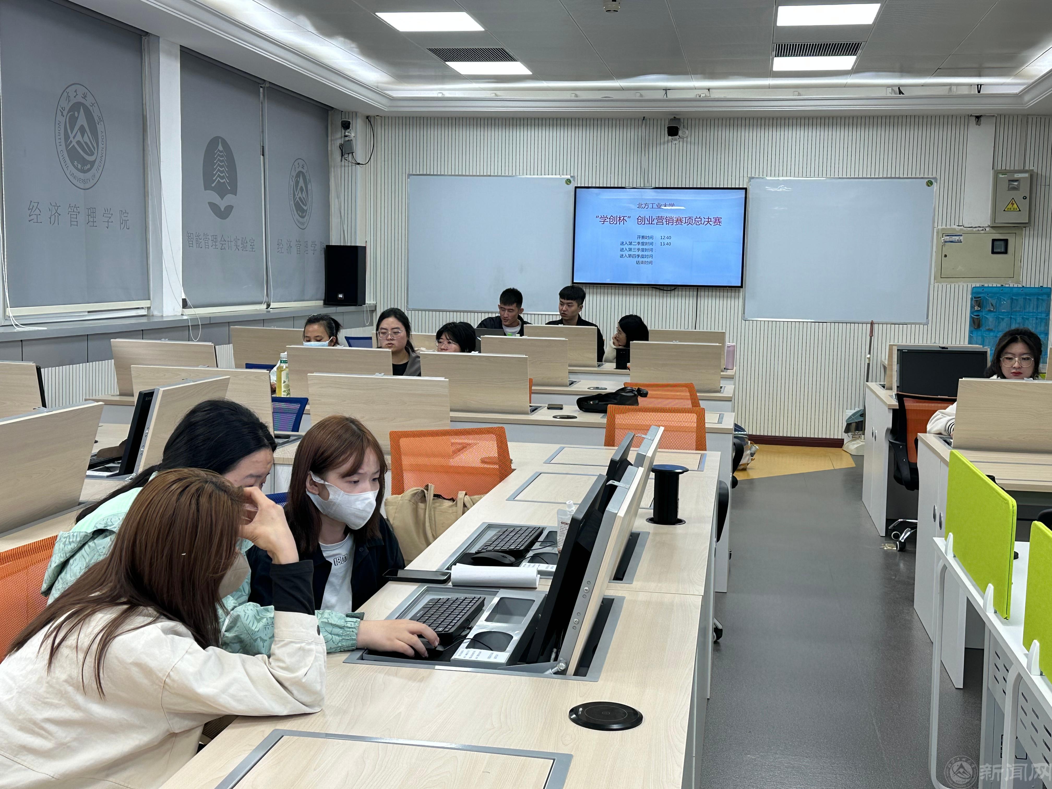 图2 创业营销赛道比赛现场.jpg 图2 创业营销赛道比赛现场.jpg